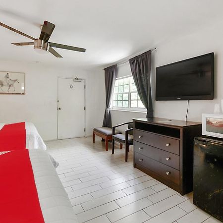Oyo Hotel Coral Gables - Miami Airport Екстер'єр фото