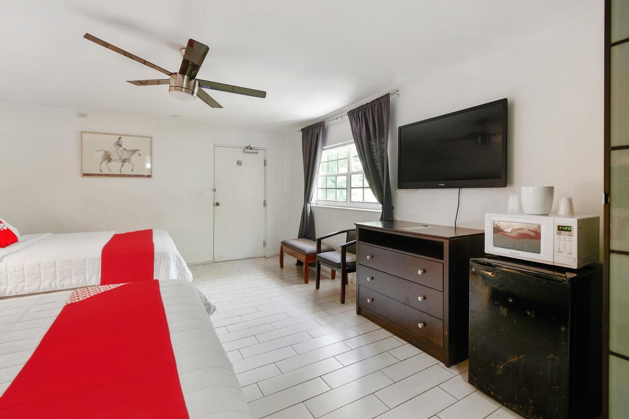 Oyo Hotel Coral Gables - Miami Airport Екстер'єр фото